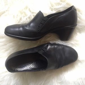 Dansko black professional pumps